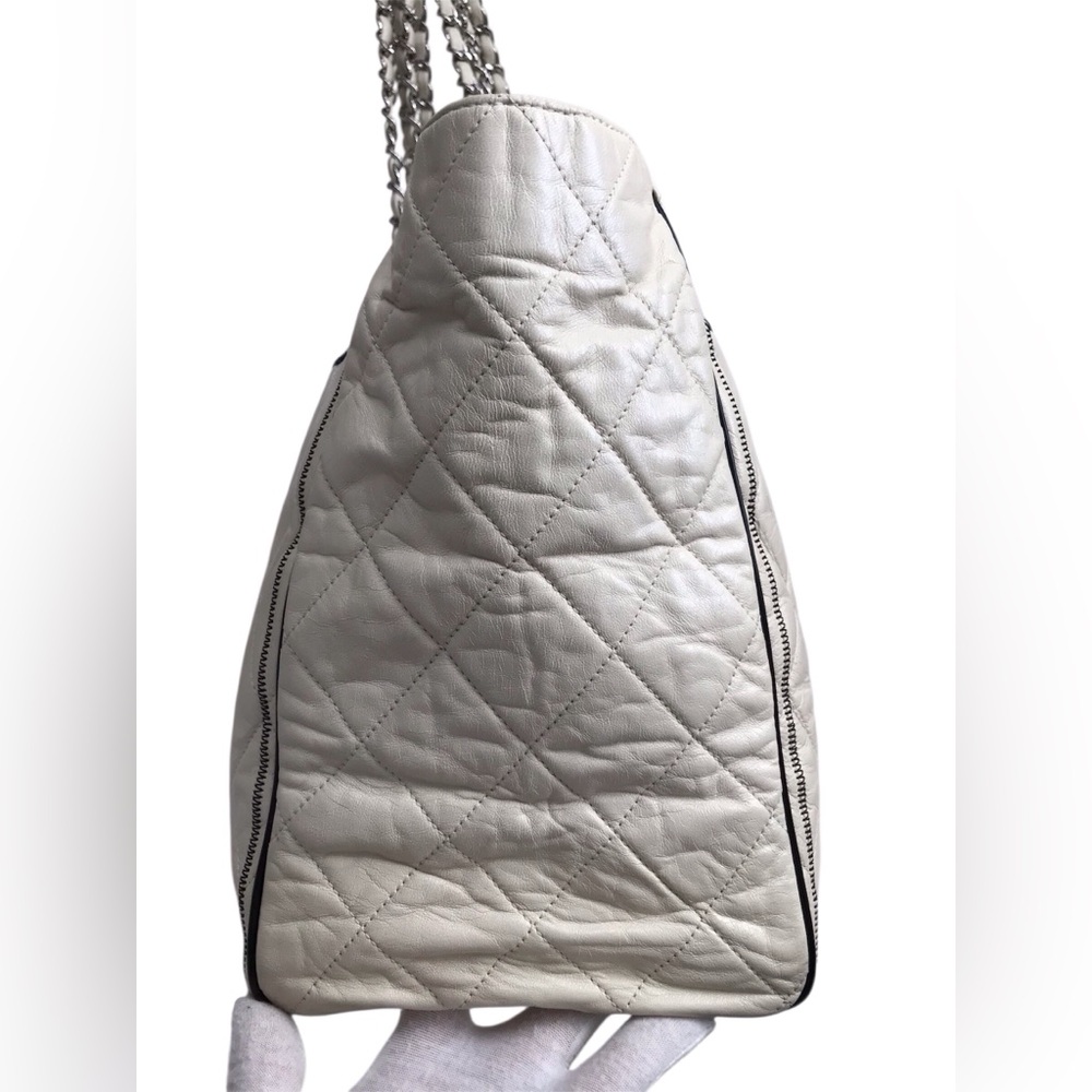 CHANEL Quilted East West Tote Bag Lambskin Silver Harware Cream Color - Picture 3 of 16